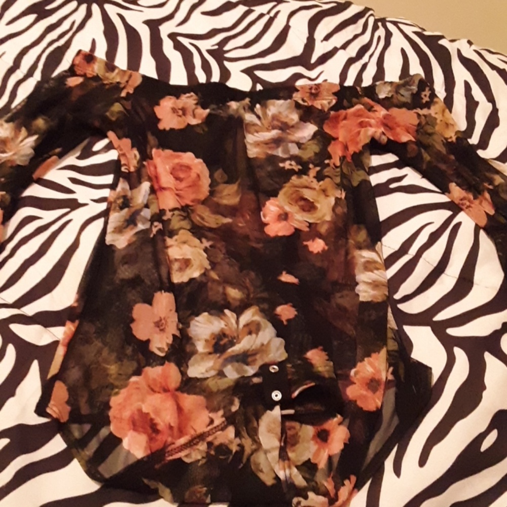 FLORAL SLEEVED ROMPER